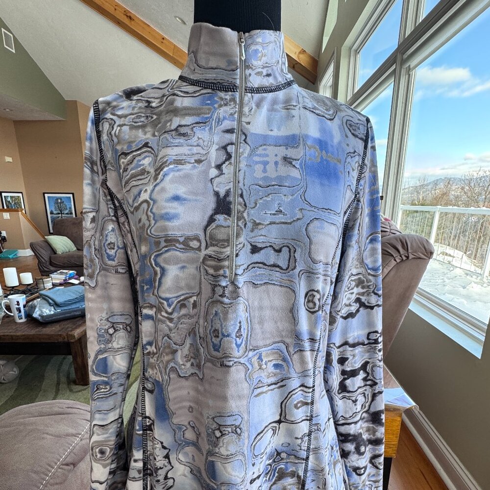 Sno Skin 1/4 zip top. Size L. Blue grey